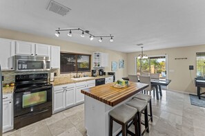 Fridge, microwave, oven, stovetop - Family Friendly Desert Mountain Oasis (Vail)