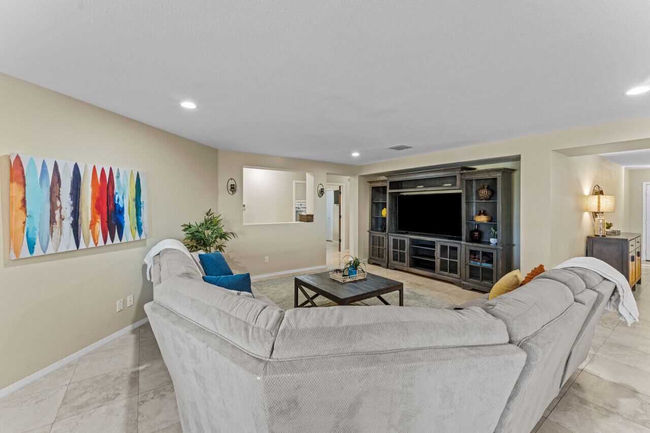 Smart TV, stereo, offices