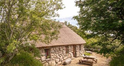 Historical Thatched Cottage @ Multi-Award-Winning Cnoc Suain