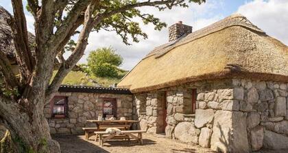 Historical Thatched Cottage @ Multi-Award-Winning Cnoc Suain