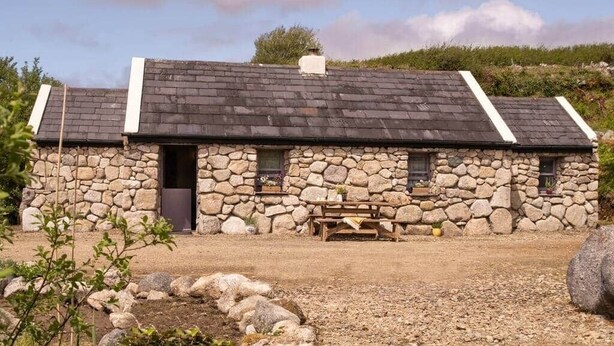 Exterior - Artists' Cottage (Entire) @ Multi Award-Winning Cnoc Suain (Galway)