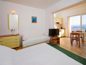 Iron/ironing board, free WiFi, bed sheets