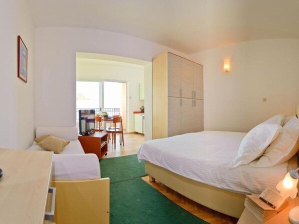 Free WiFi, bed sheets