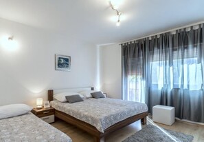 2 bedrooms, free WiFi, bed sheets - Apartment in Kaštel Novi with Terrace, Air condition, WIFI, Washing machine (5104-2) (Kaštel Novi)