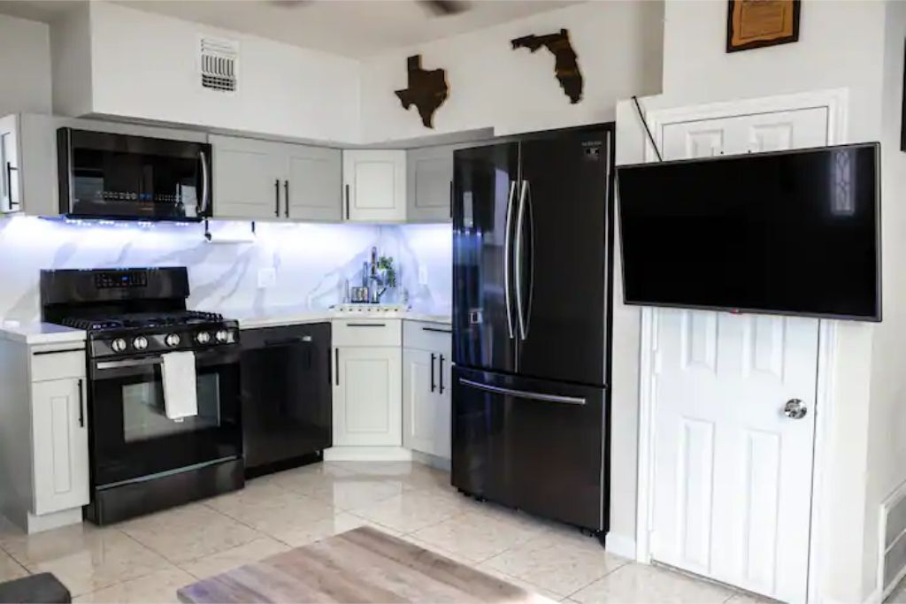 Pet friendly Heights guesthouse with gated parking