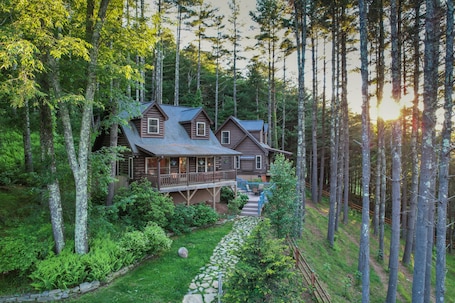 Exterior. Heritage Hill Cabins