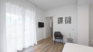 Comfort Double or Twin Room, Mobility Accessible, Private Bathroom | In-room safe, individually furnished, soundproofing, free WiFi