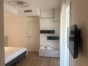 Chambre Confort Double ou avec lits jumeaux, accessible aux personnes à mobilité réduite