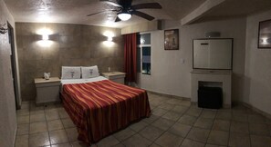Basic Room | Hypo-allergenic bedding, free WiFi, bed sheets - Hotel Vigo (Guadalajara)