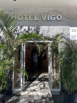 Property entrance - Hotel Vigo (Guadalajara)