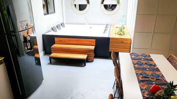 ラグジュアリー アパートメント | リビング エリア | LED テレビ