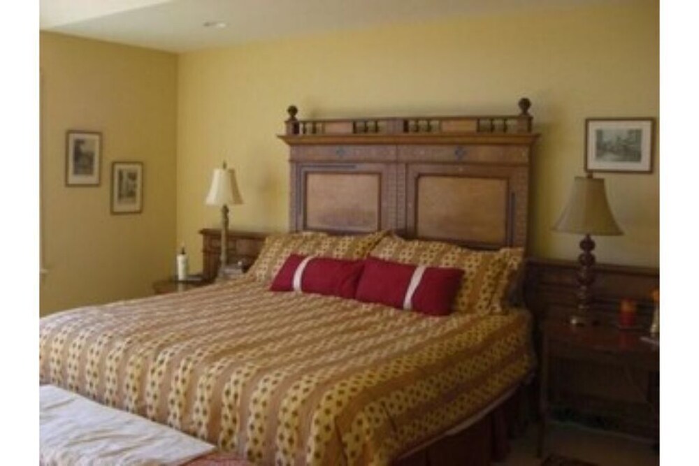 Bolton Landing lakefront sleeps 12 dock space steps from front door