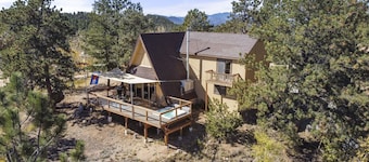 Pikes Peak A-Frame Retreat w/ Hot Tub & stunning mountain views. Pets welcome!