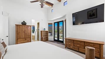 5 bedrooms, desk, iron/ironing board, travel crib