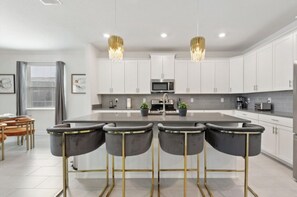 Family House, Multiple Bedrooms, Private Pool | Private kitchen
