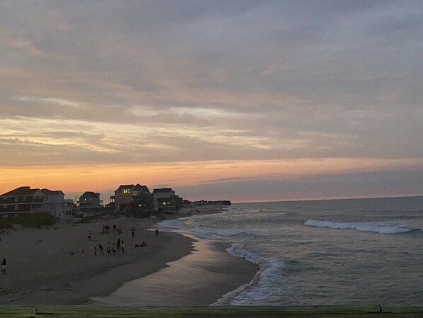 Beach nearby, sun loungers - Ebb Tide-A Rodanthe Cultural Icon! (Rodanthe)