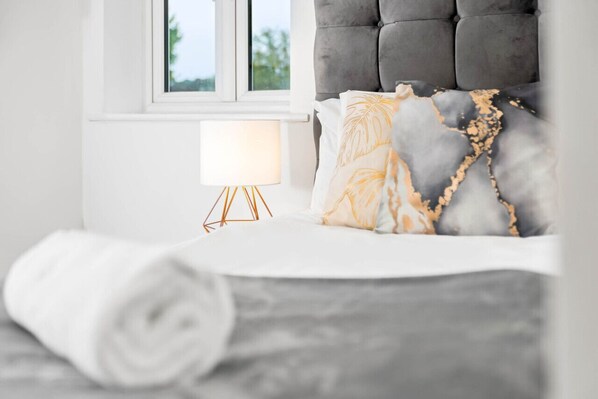 2 bedrooms, iron/ironing board, free WiFi, bed sheets