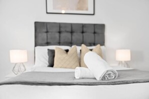 2 bedrooms, iron/ironing board, free WiFi, bed sheets