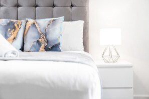 2 soverom, strykejern/-brett, reiseseng for barn og wi-fi (inkludert)