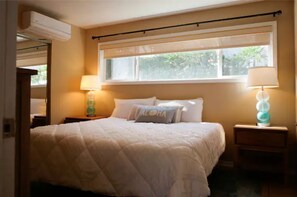 1 quarto, ferros/tábuas de passar roupa, berço de viagem