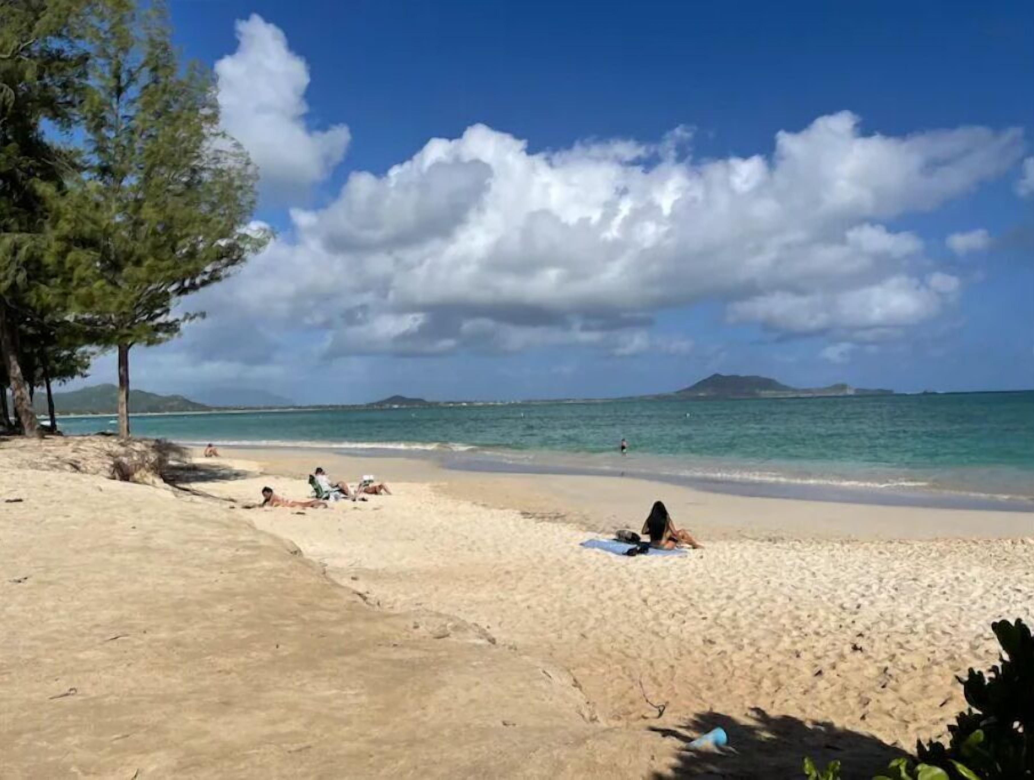 In Strandnähe, Liegestühle, Strandtücher