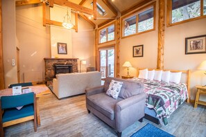 Hot Tub Studio Great Room | Wi-Fi de cortesia, roupa de cama