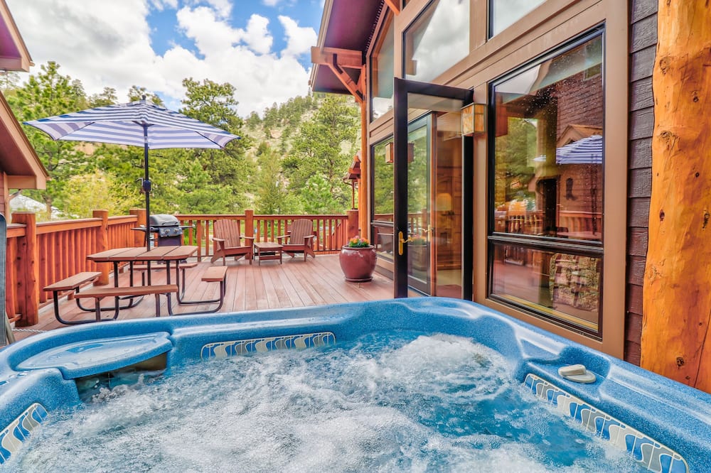 Castle Mountain Lodge