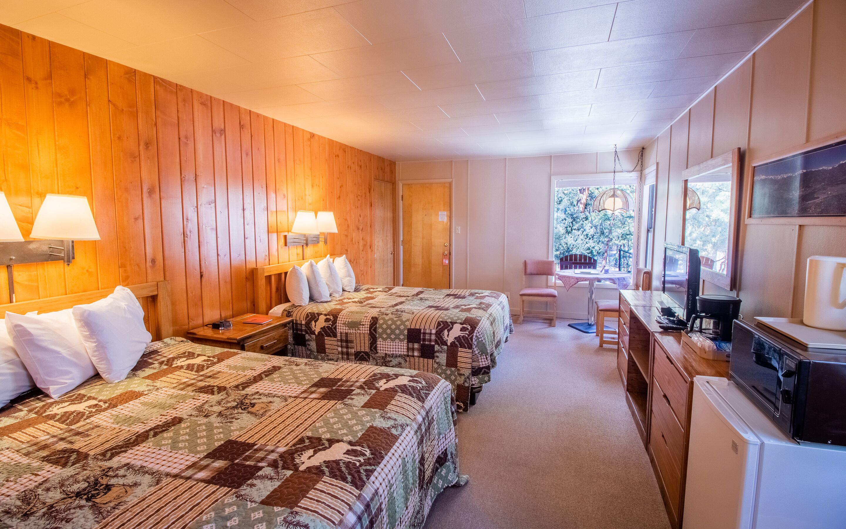 3 Bedroom Cabin River Castle 1 | Free WiFi, bed sheets