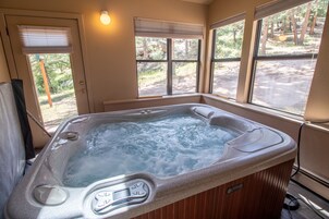 1 Bedroom Hot Tub Cabin Castle View | Vasca idromassaggio privata