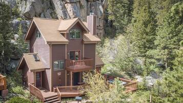 2 Bedroom Hot Tub Cabin Castle Tower | Balcony view