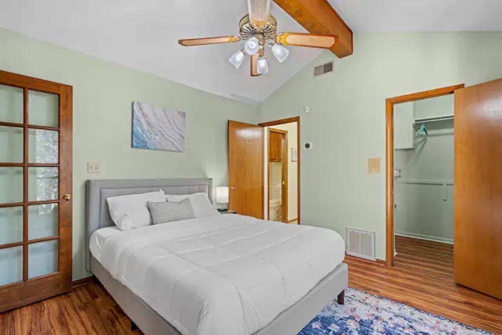 Unwind in this stunning Villa and relax in the private hot tub