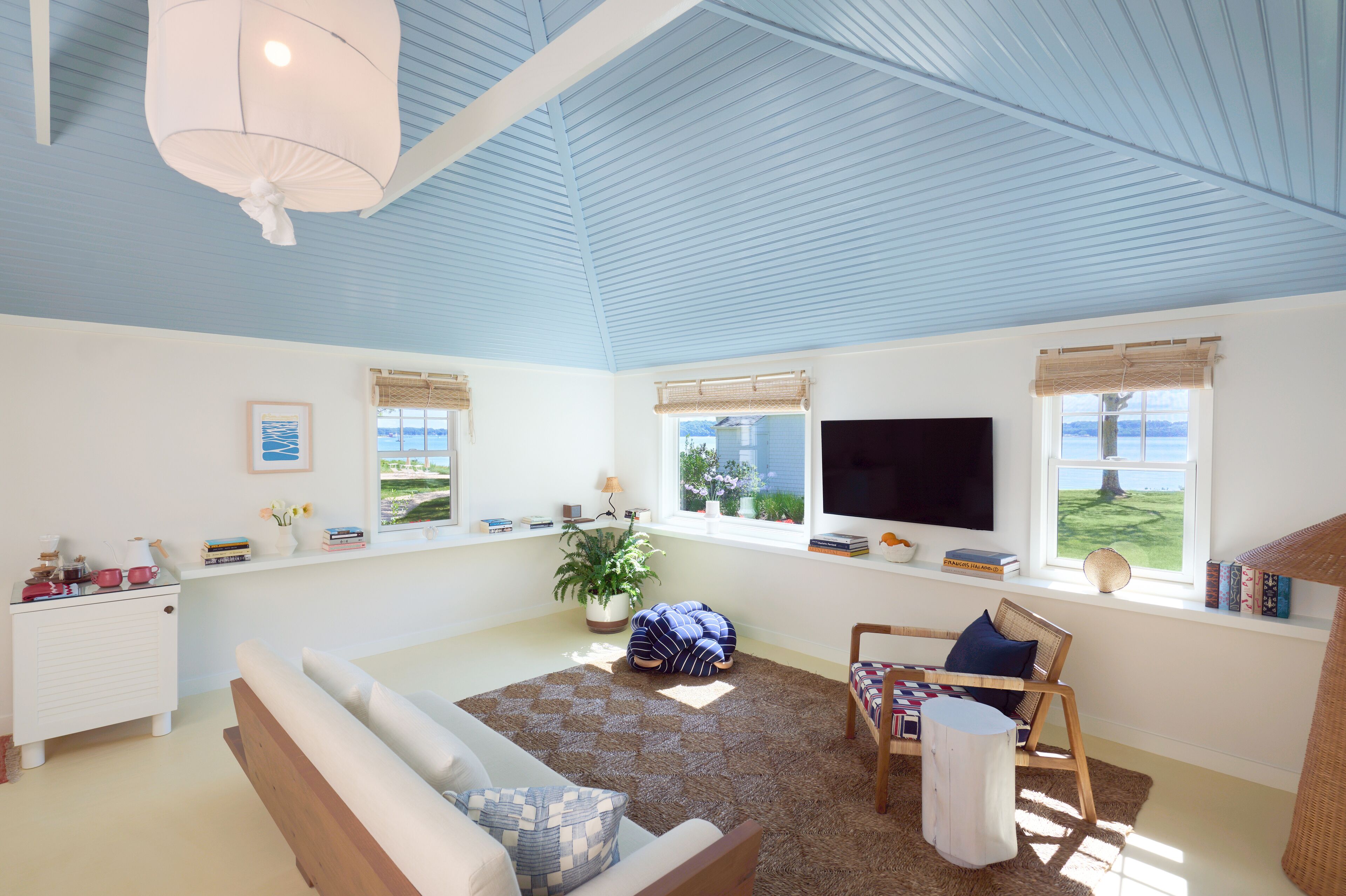 Habitación de diseño, 1 cama de matrimonio | Zona de estar | Smart TV de 43 pulgadas con canales digitales, además de Netflix, Hulu