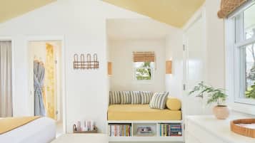 Two-Bedroom Two-Bathroom Bungalow | Premium bedding, down comforters, pillowtop beds, minibar