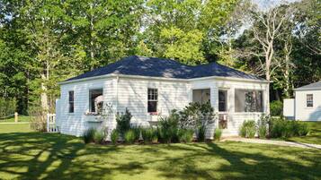 Beach Shack w/ Sleeping Alcove | Premium bedding, down duvets, pillow-top beds, minibar