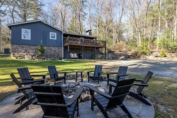 Firepit with 8 chairs wood supplied by host