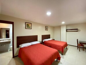 Comfort Double Room | Down comforters, desk, laptop workspace, blackout drapes - Hotel Carrión (Loja)
