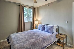 3 bedrooms, desk, iron/ironing board, WiFi - Charming Home ~ 7 Mi to Downtown Tucson! (Tucson)