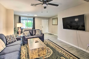 TV - Charming Home ~ 7 Mi to Downtown Tucson! (Tucson)