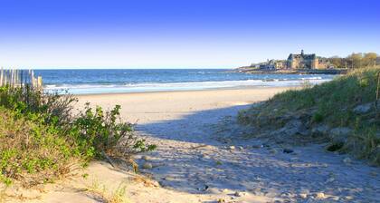 Enjoy the Best of Both Worlds on Narrow River and Narragansett Beach