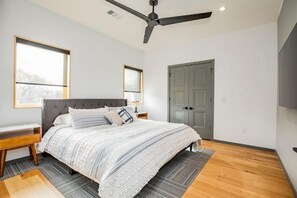 4 bedrooms, desk, iron/ironing board, travel crib