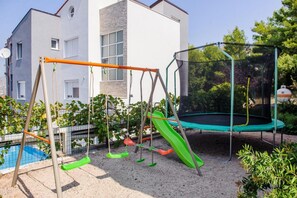 Children’s area - Nostalgija- apartment with private pool (Podstrana)