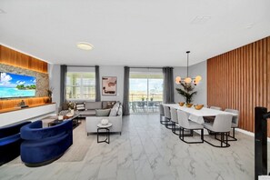 Living area - Welcome Dora Retreat at Champion Gates (Davenport)