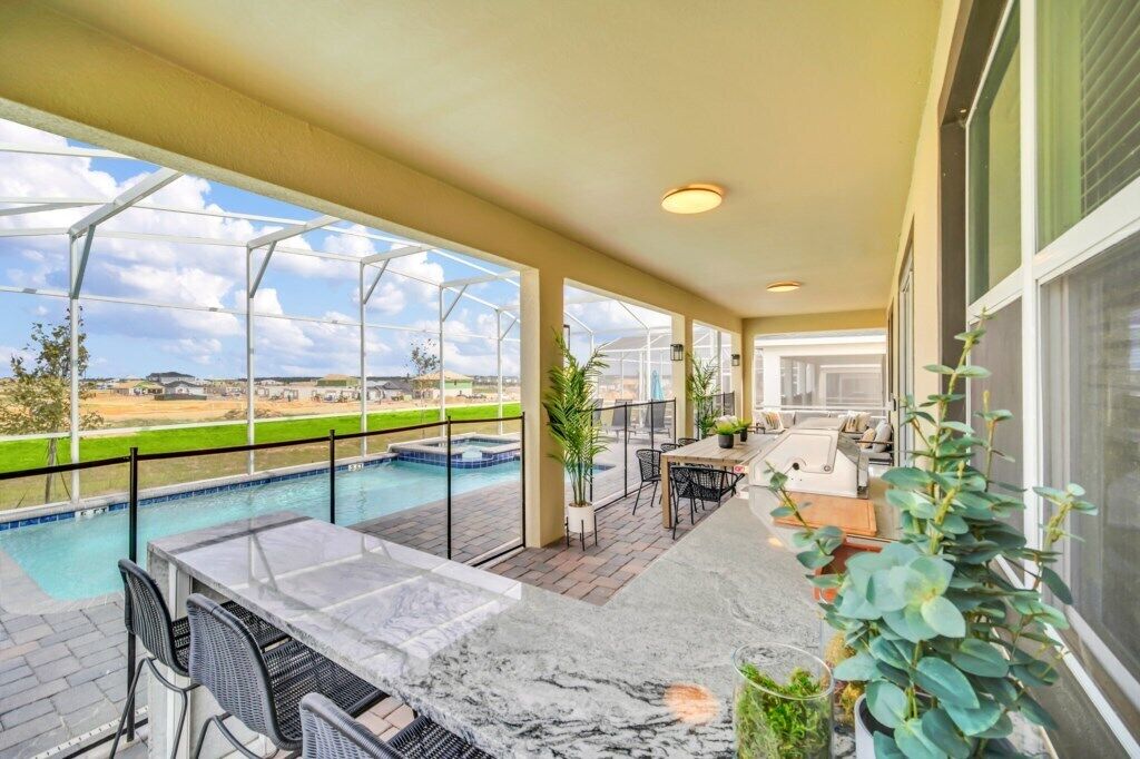 Outdoor pool, free pool cabanas, pool loungers