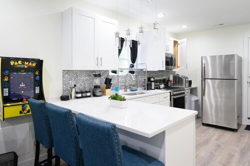 Luxurious, Cozy Beauty 10 min from Downtown Chicago