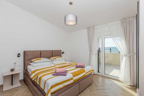 3 bedrooms, iron/ironing board, free WiFi, bed sheets - Holiday house VILLA ANDRO (Pinezići)
