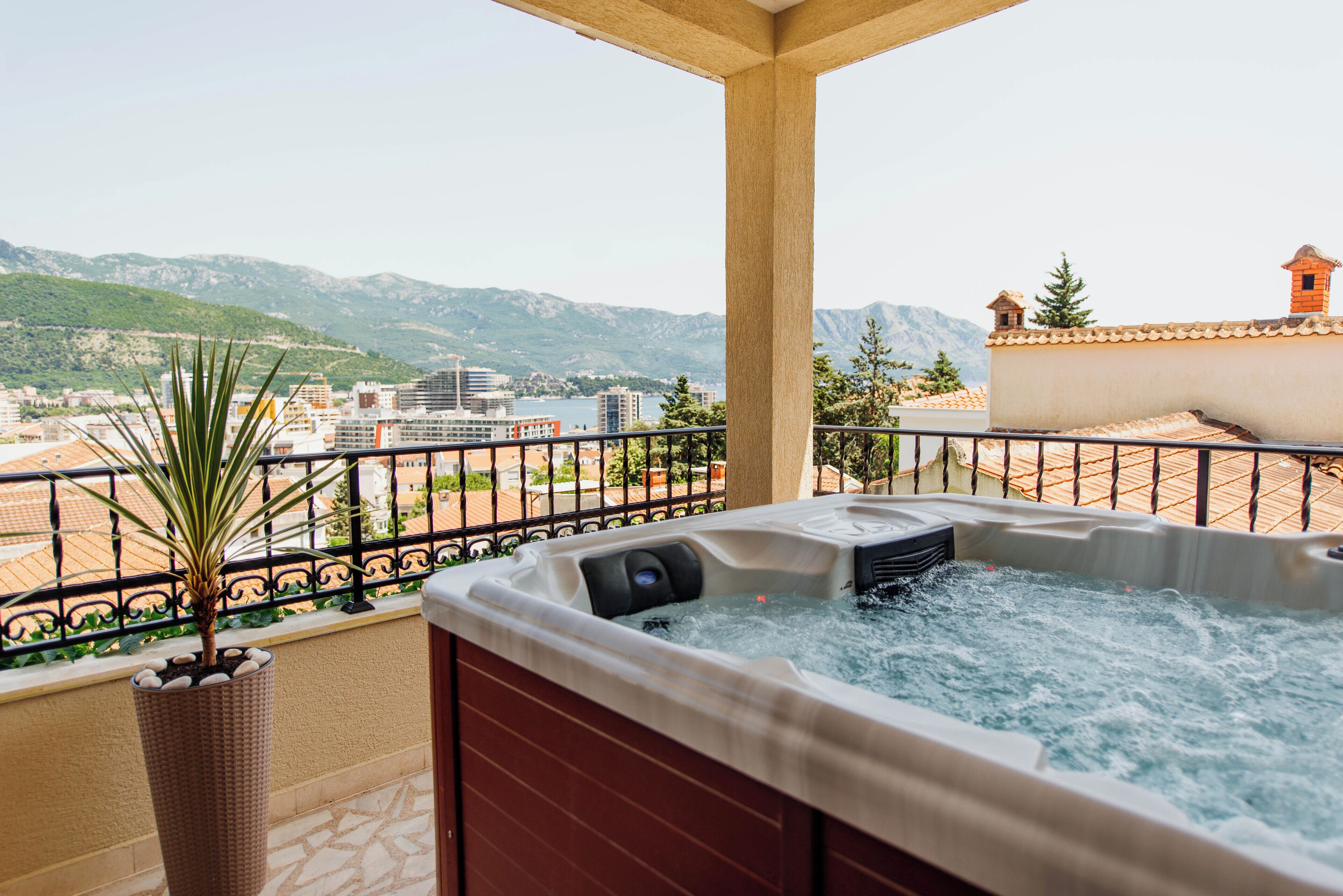 Outdoor spa tub