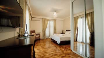 1 chambre, bureau, fer et planche Ă  repasser, lit parapluie
