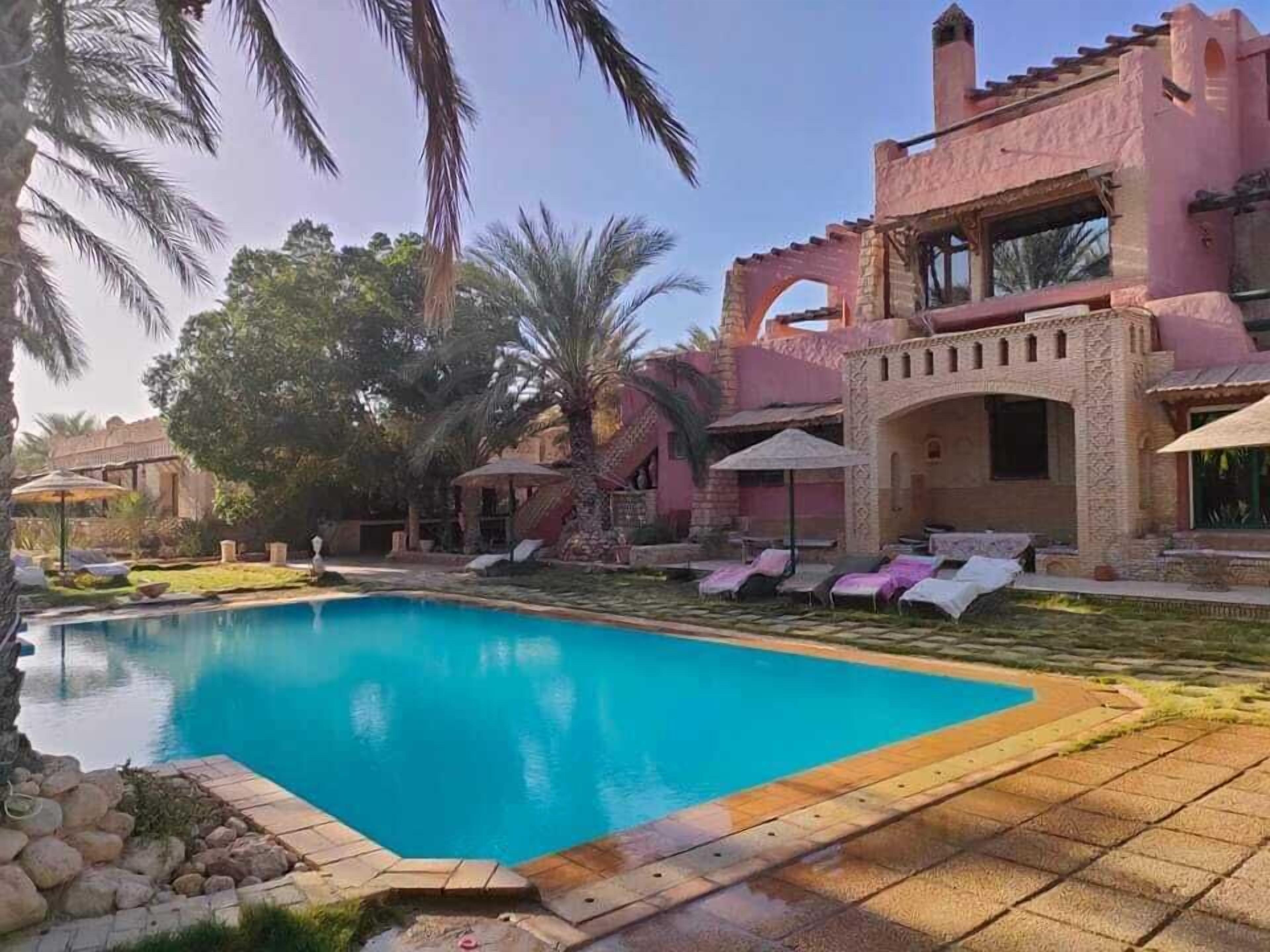 حمام سباحة