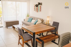 50-inch plasma TV with digital channels, TV - Palmilla Apartments (Mazatlán)