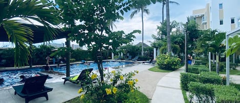 2 outdoor pools